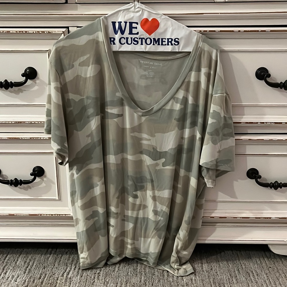 American Eagle: Soft & Sexy v-neck tee